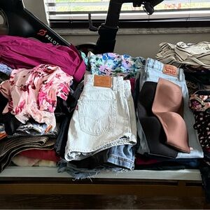 Women’s clothing bundle - 100 items - great condition
